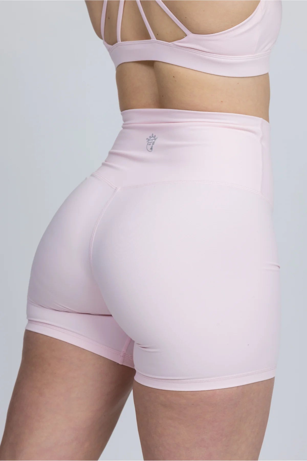CLAIRE V3 - SHORT - HEROISMO