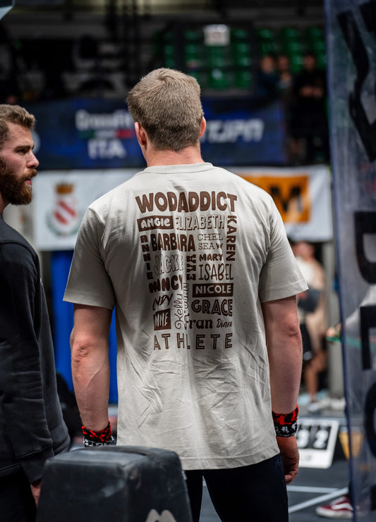 THE BENCHMARK - T-SHIRT OVERSIZE UNISEXE- DESERT/BRUN - WODADDICT